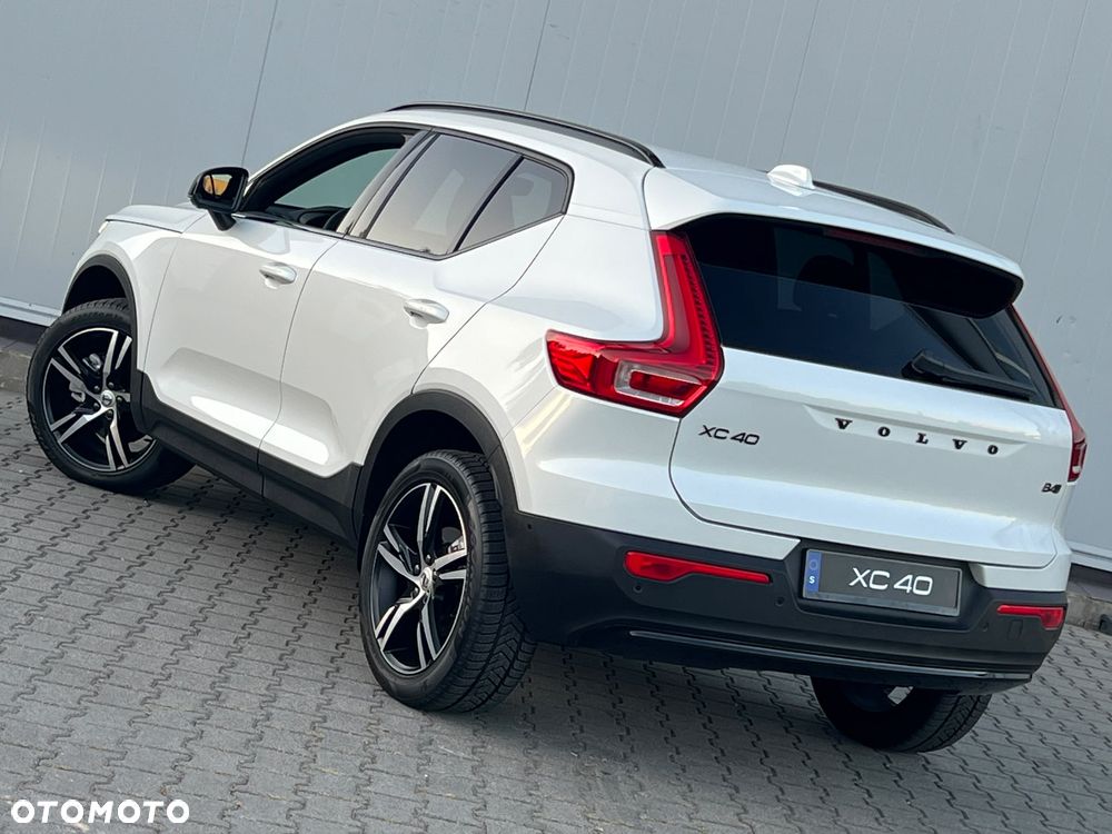Volvo XC 40 B4 AWD Plus Dark - 12