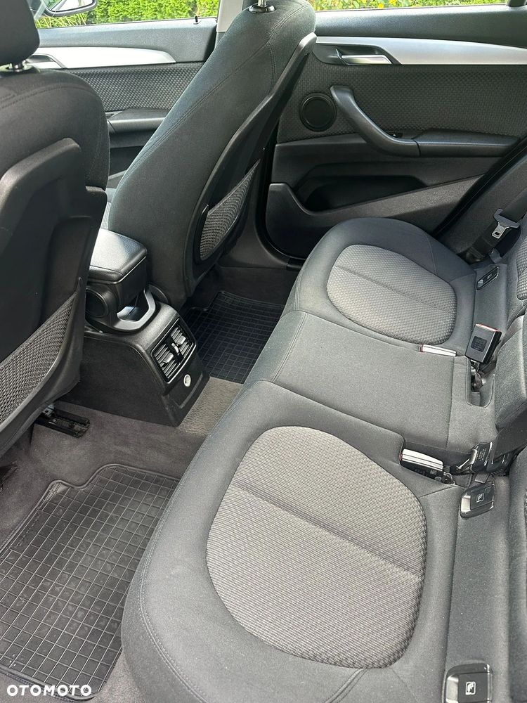 BMW X1 sDrive18d - 14