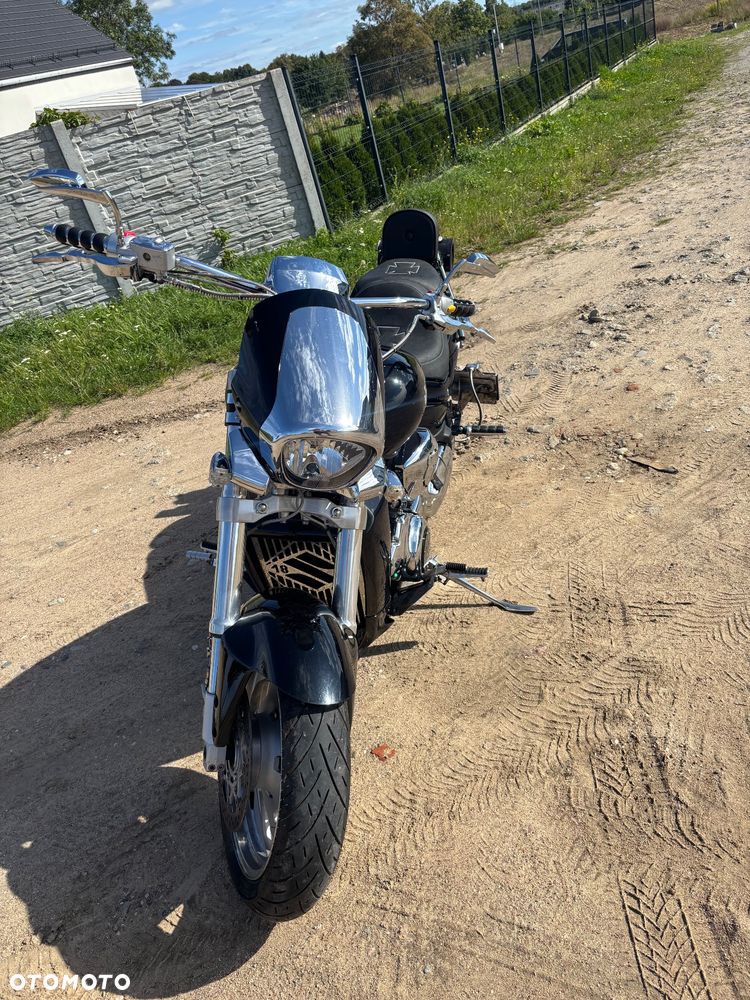 Suzuki Intruder - 4