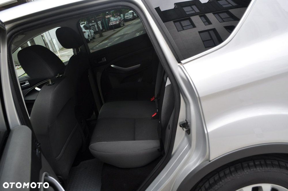 Ford Kuga - 10