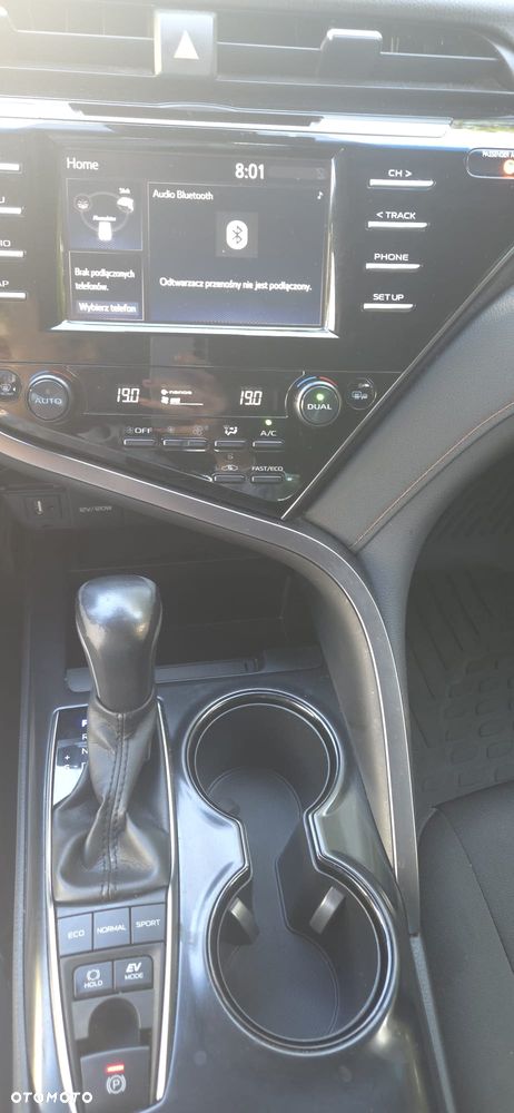 Toyota Camry 2.5 Hybrid Comfort CVT - 18