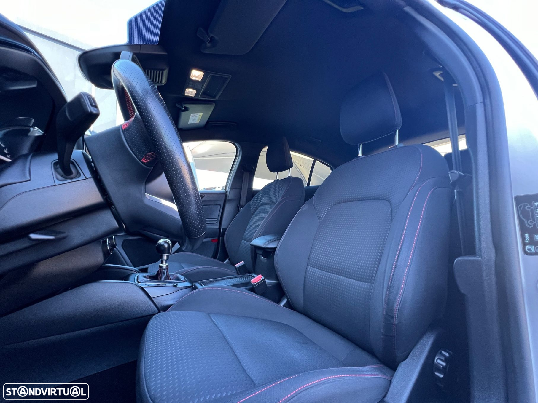 Ford Focus 1.0 EcoBoost ST-Line - 43