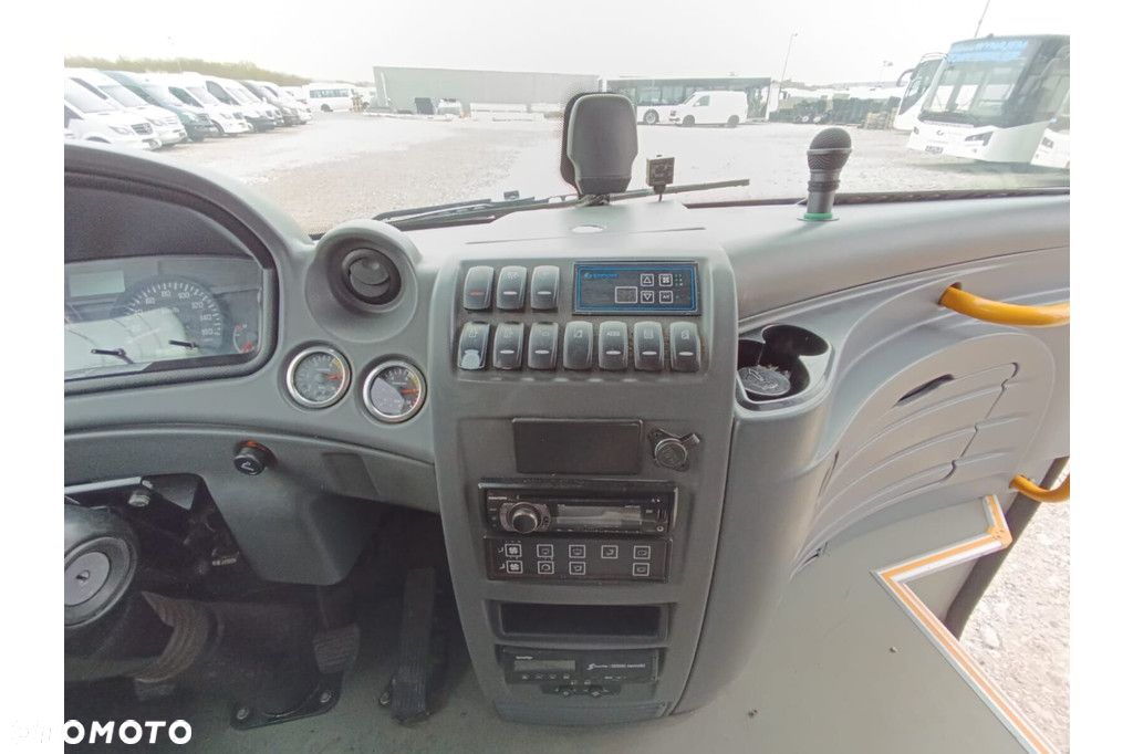 Isuzu Novolux - 22