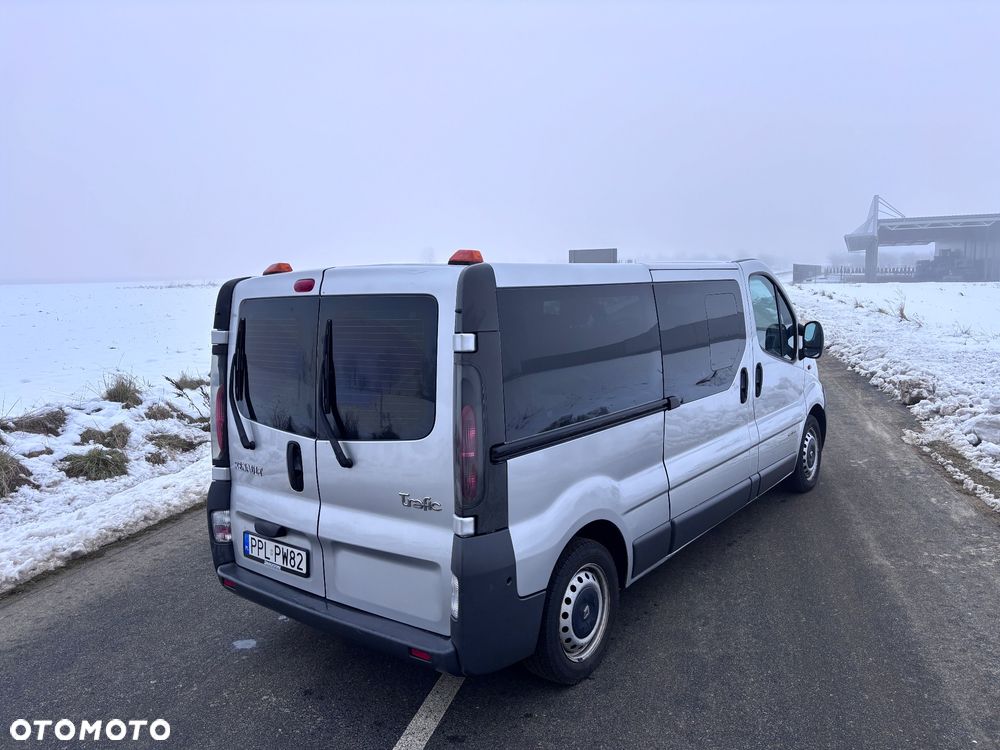 Renault Trafic Passenger - 4