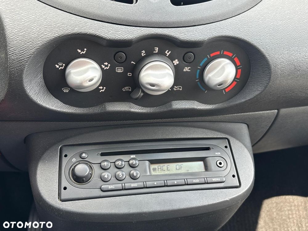 Renault Twingo 1.2 Authentique - 12