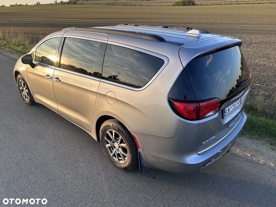 Chrysler Pacifica - 1