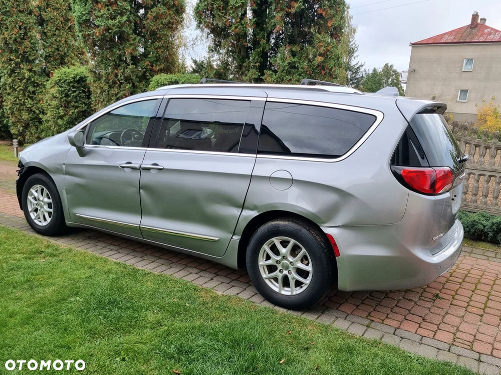 Chrysler Pacifica - 5