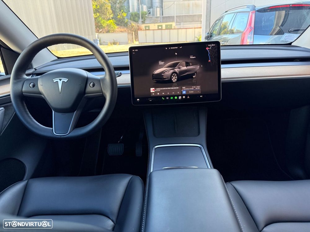 Tesla Model Y - 12