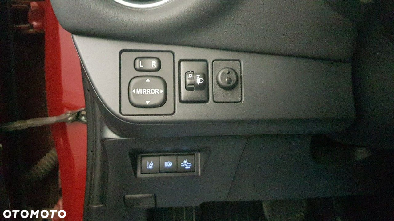 Toyota Yaris - 30