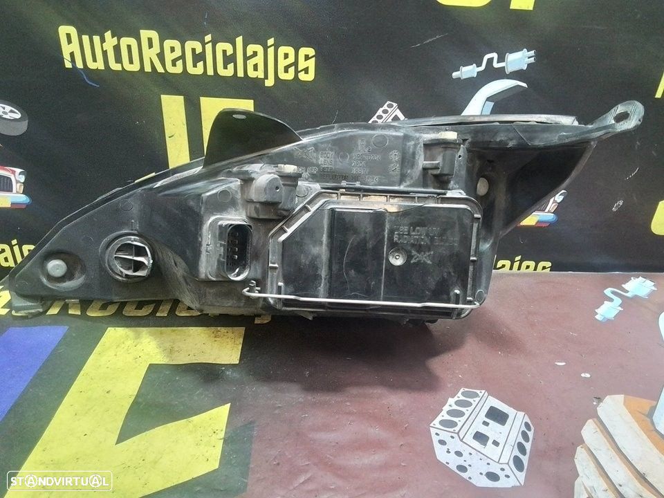 FAROL DIREITO FORD FOCUS TURNIER 1998 - 2