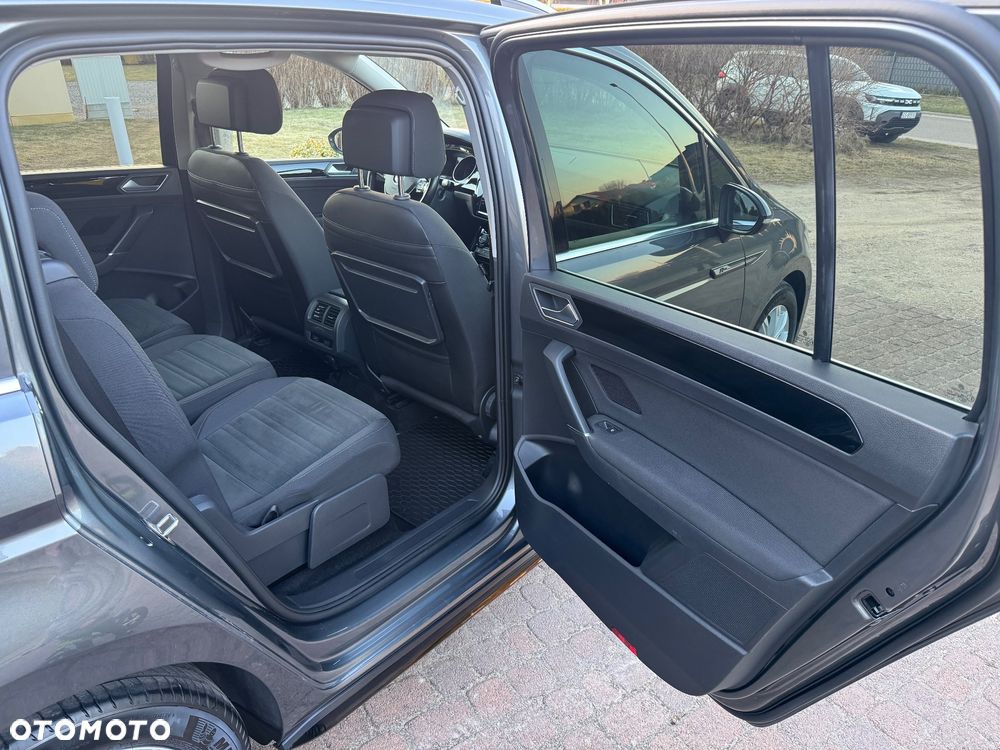 Volkswagen Touran - 25