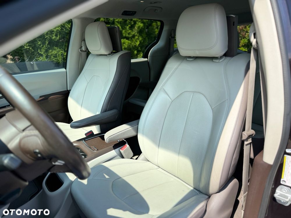 Chrysler Pacifica - 18
