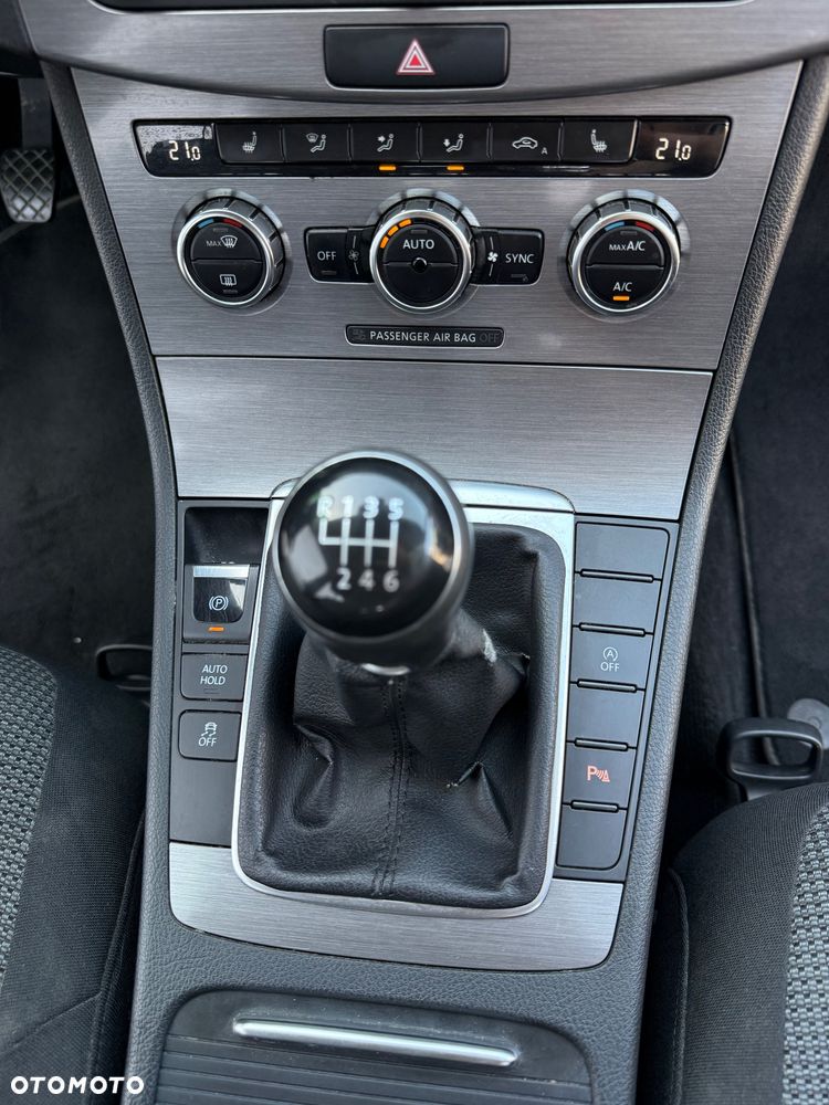 Volkswagen Passat 2.0 TDI Highline - 29