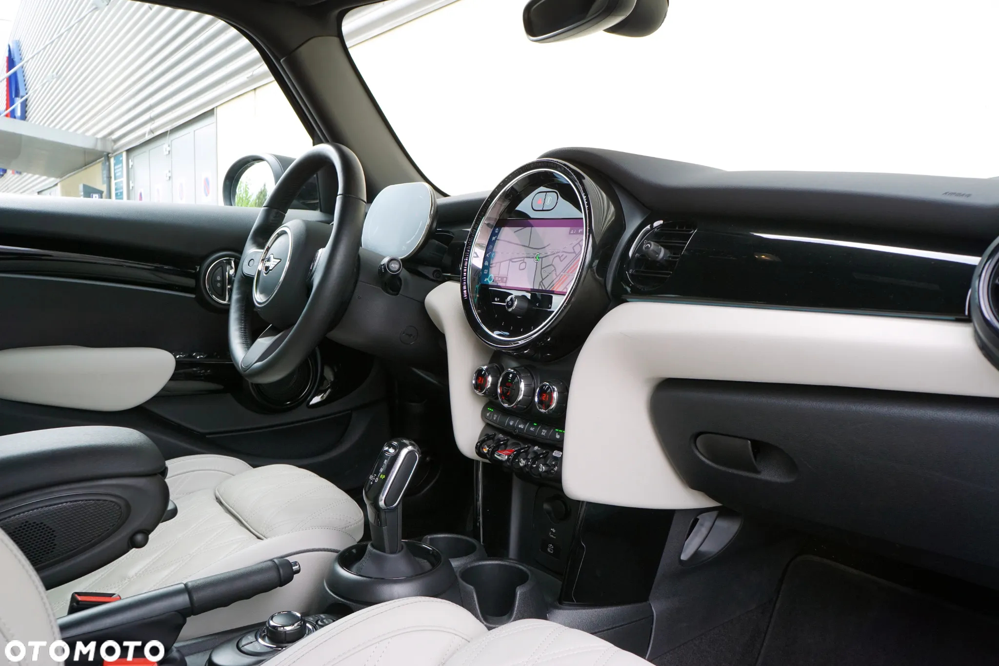 MINI Cooper Standard - 24