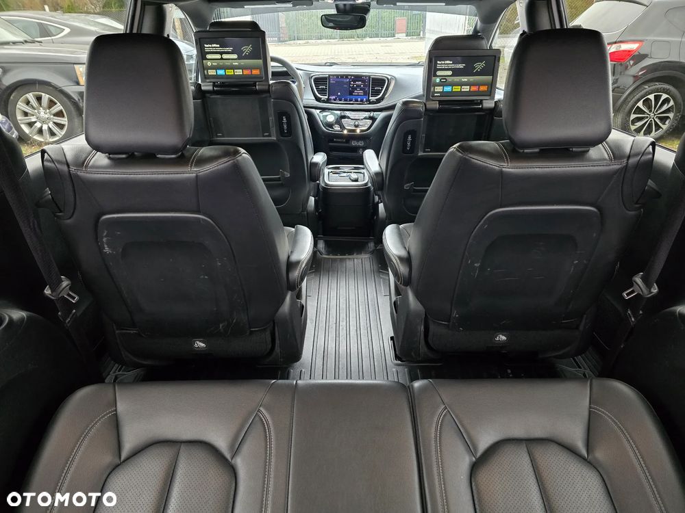 Chrysler Pacifica - 40