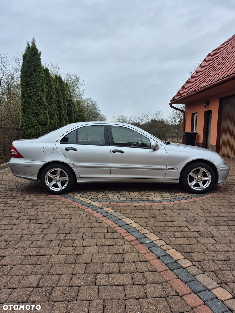 Mercedes-Benz Klasa C 180 Kompressor Classic - 4