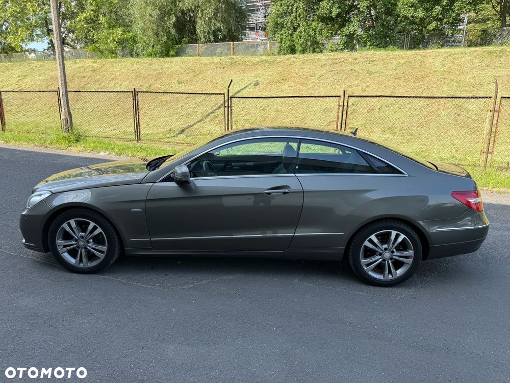 Mercedes-Benz Klasa E 220 CDI DPF BlueEFFICIENCY 7G-TRONIC Avantgarde - 2