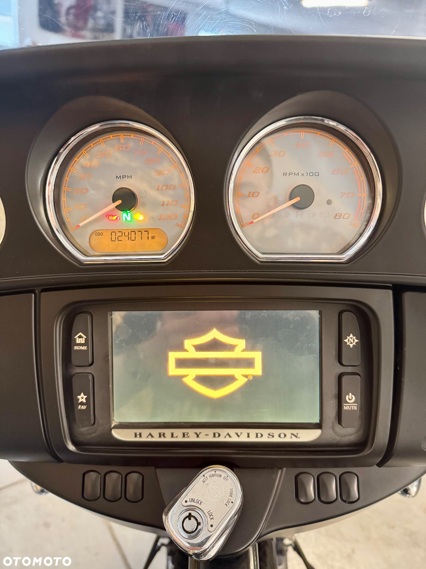 Harley-Davidson Touring Street Glide - 14