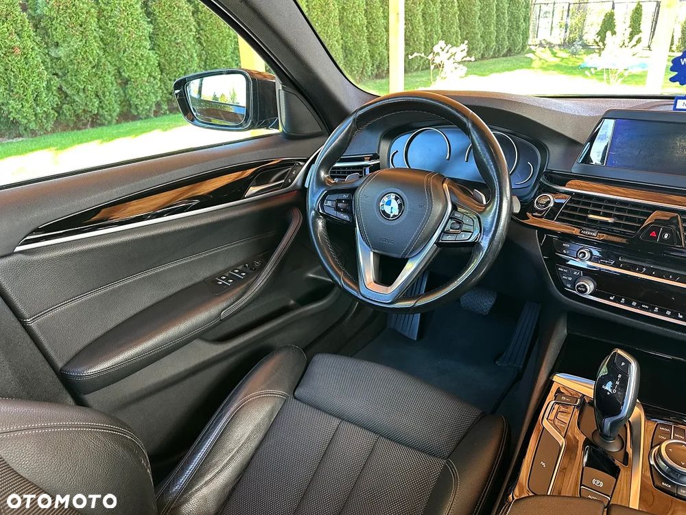 BMW Seria 5 520d Sport Line - 24