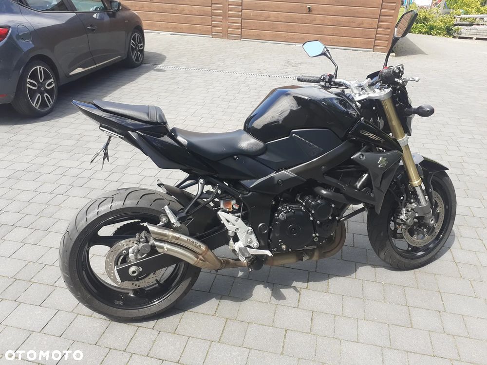 Suzuki GSR - 27