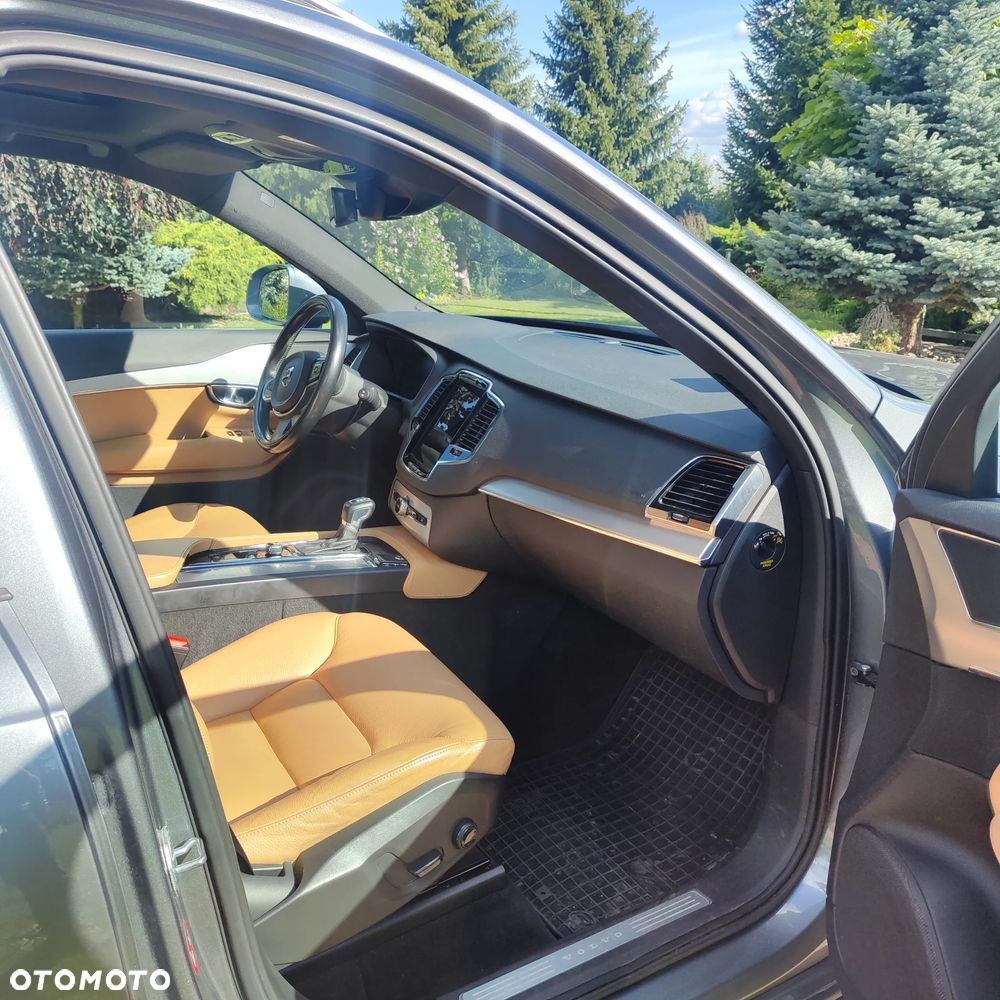 Volvo XC 90 D5 AWD Momentum - 10