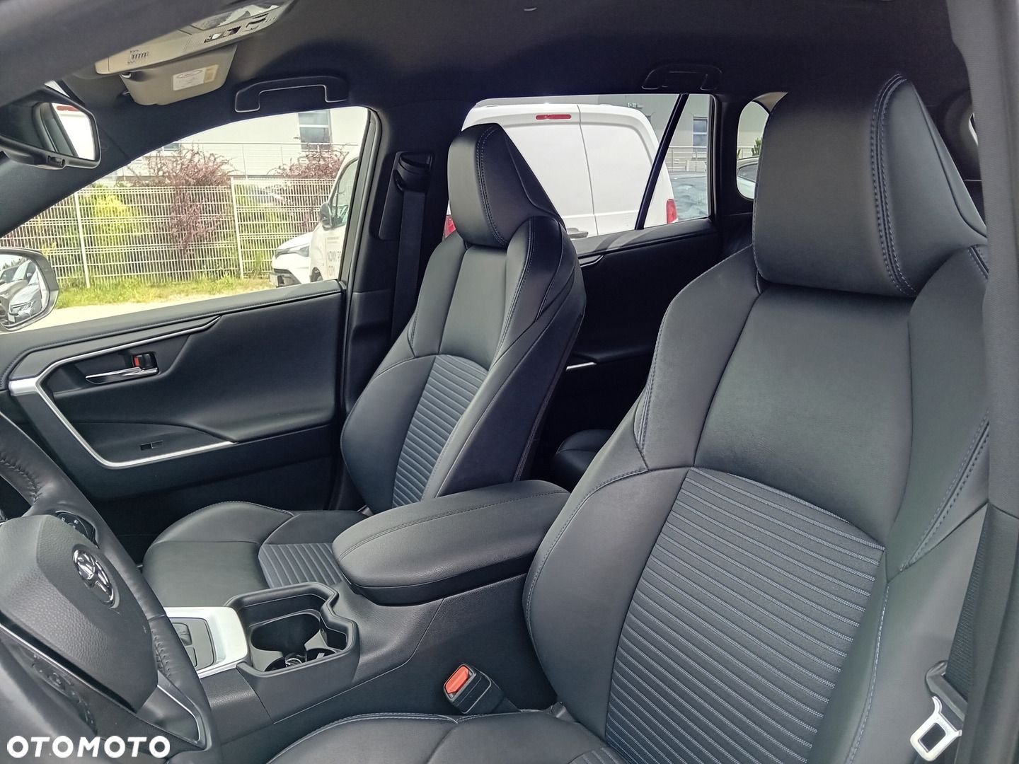 Toyota RAV4 - 24