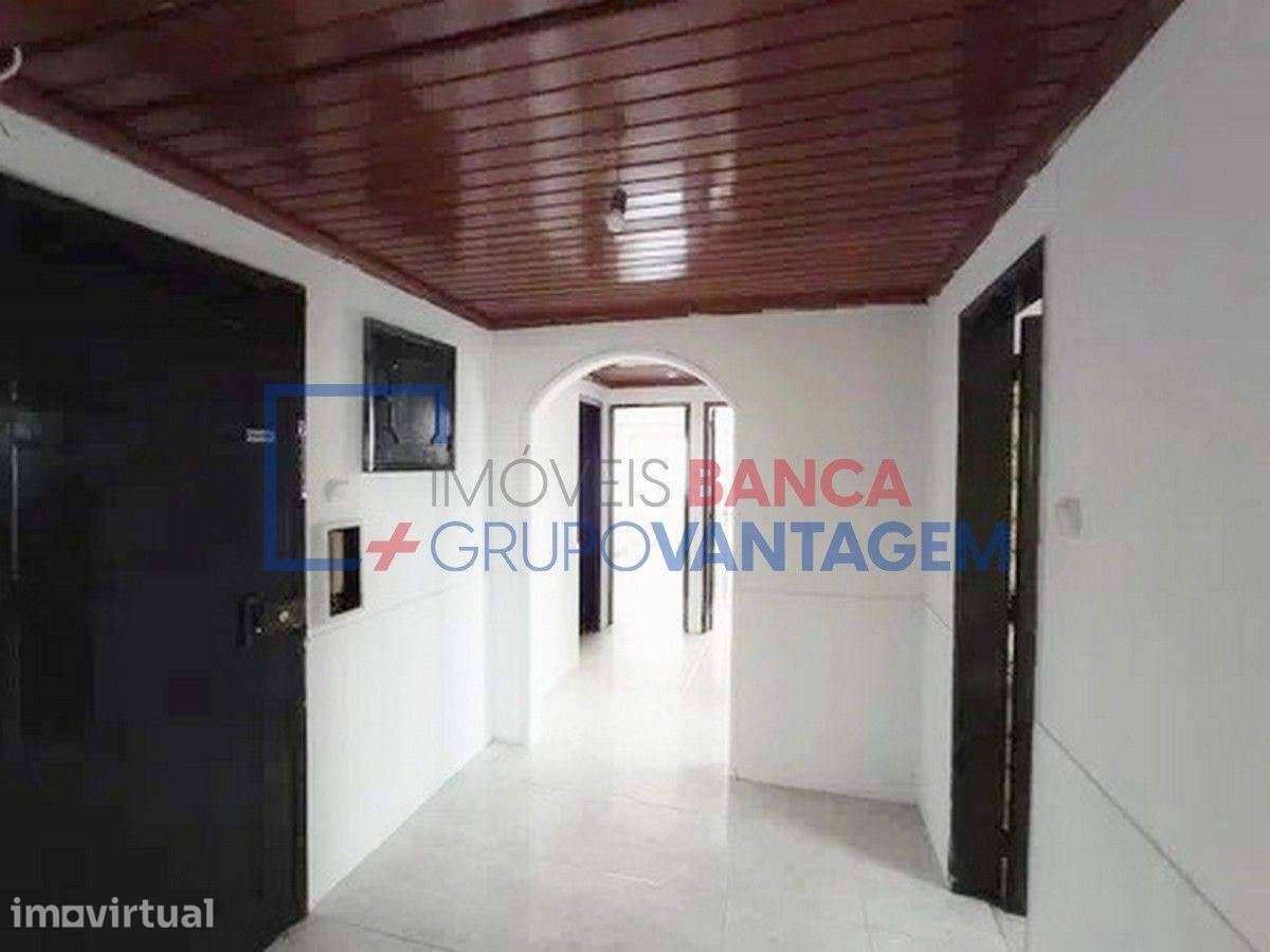 APARTAMENTO T1+1 COM ARRECADAÇÃO - Grande imagem: 4/24