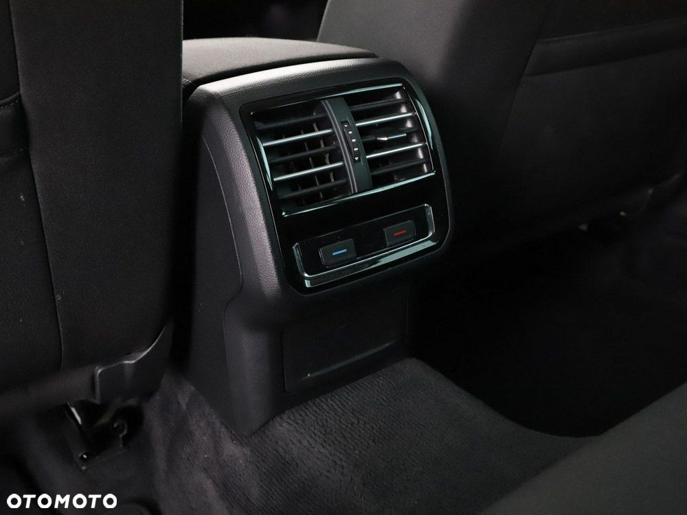 Volkswagen Passat - 34