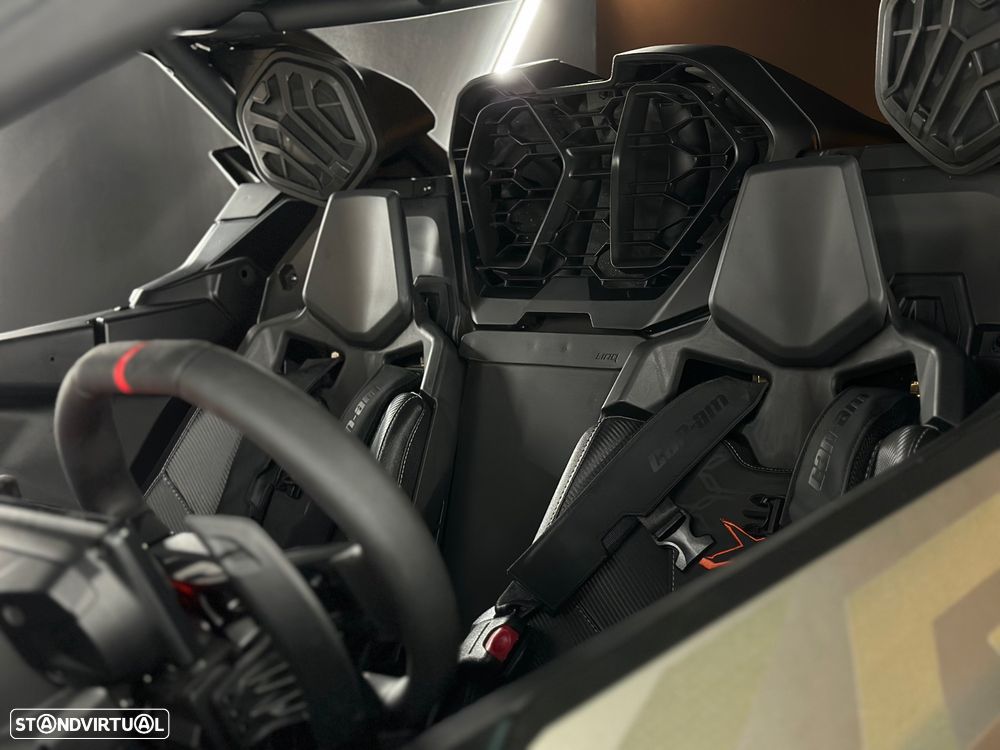 Can-Am Maverick R Can Am Maverick R XRC DCT SAS - 12