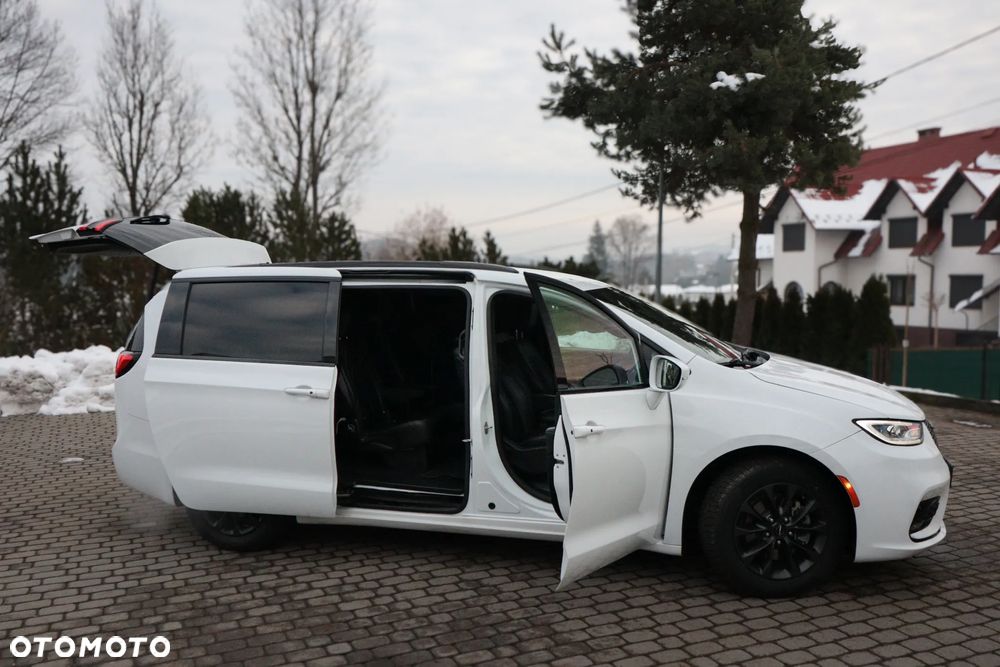 Chrysler Pacifica - 24