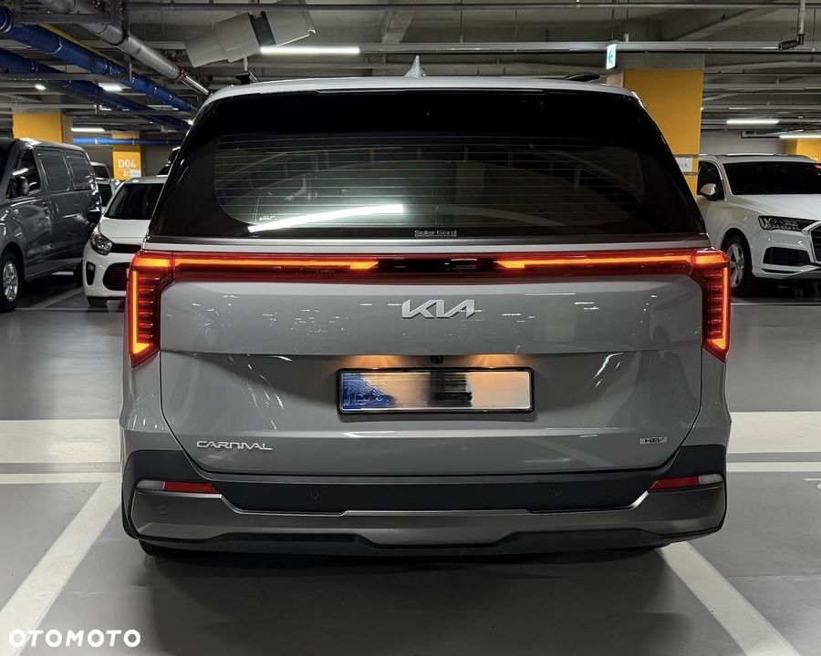 Kia Carnival - 7