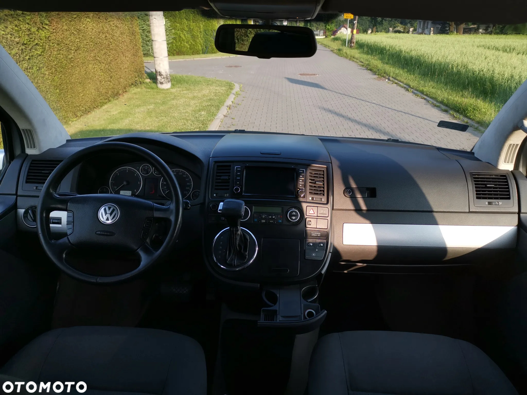 Volkswagen Multivan - 12