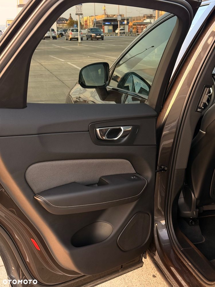 Volvo XC 60 B4 D Plus Dark - 19
