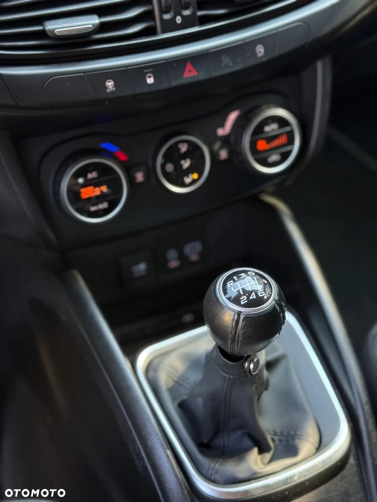 Fiat Tipo 1.6 MultiJet 16v Lounge - 19