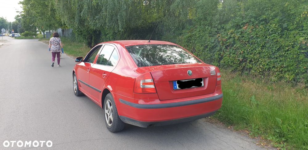 Skoda Octavia 1.6 Ambiente - 4
