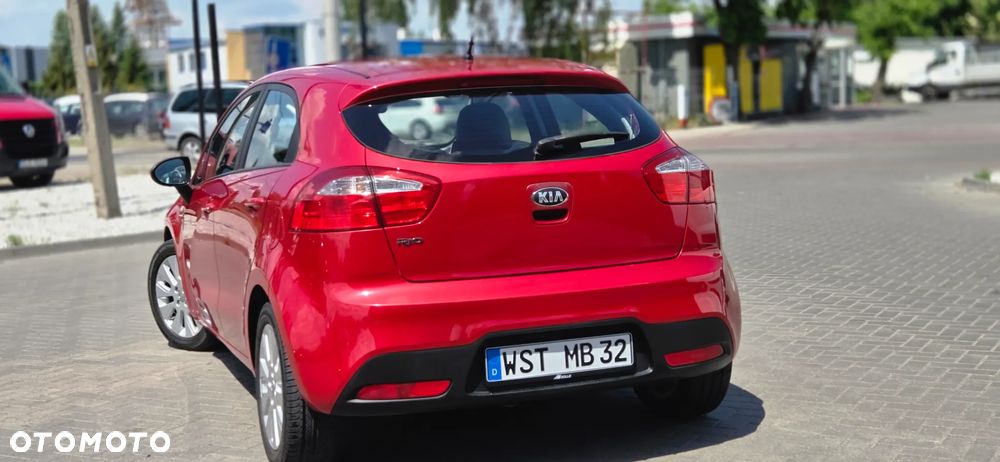 Kia Rio 1.2 Fifa World Cup Edition - 14