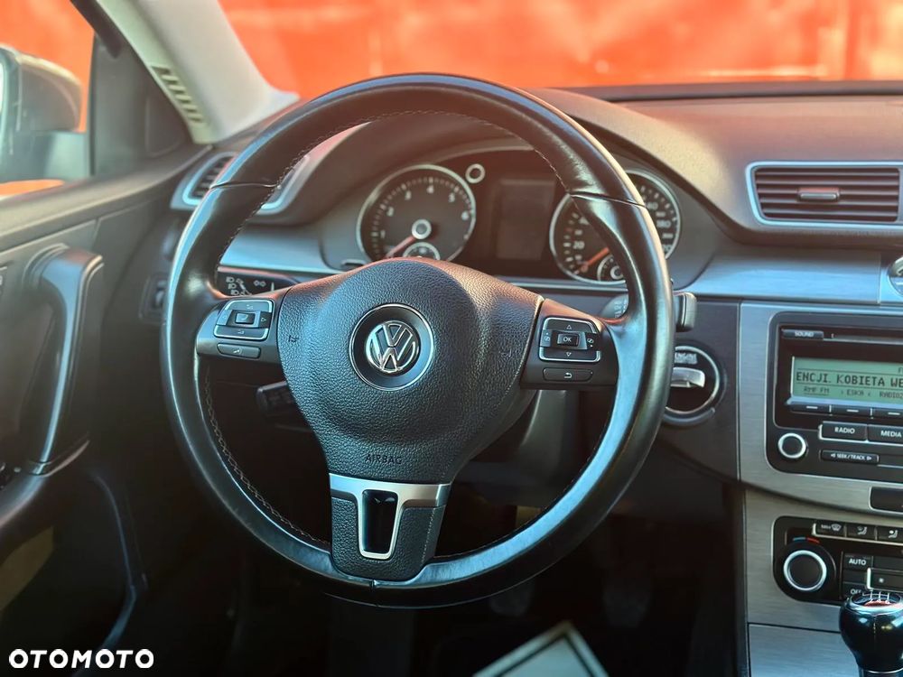 Volkswagen Passat 1.8 TSI BMT Highline - 15