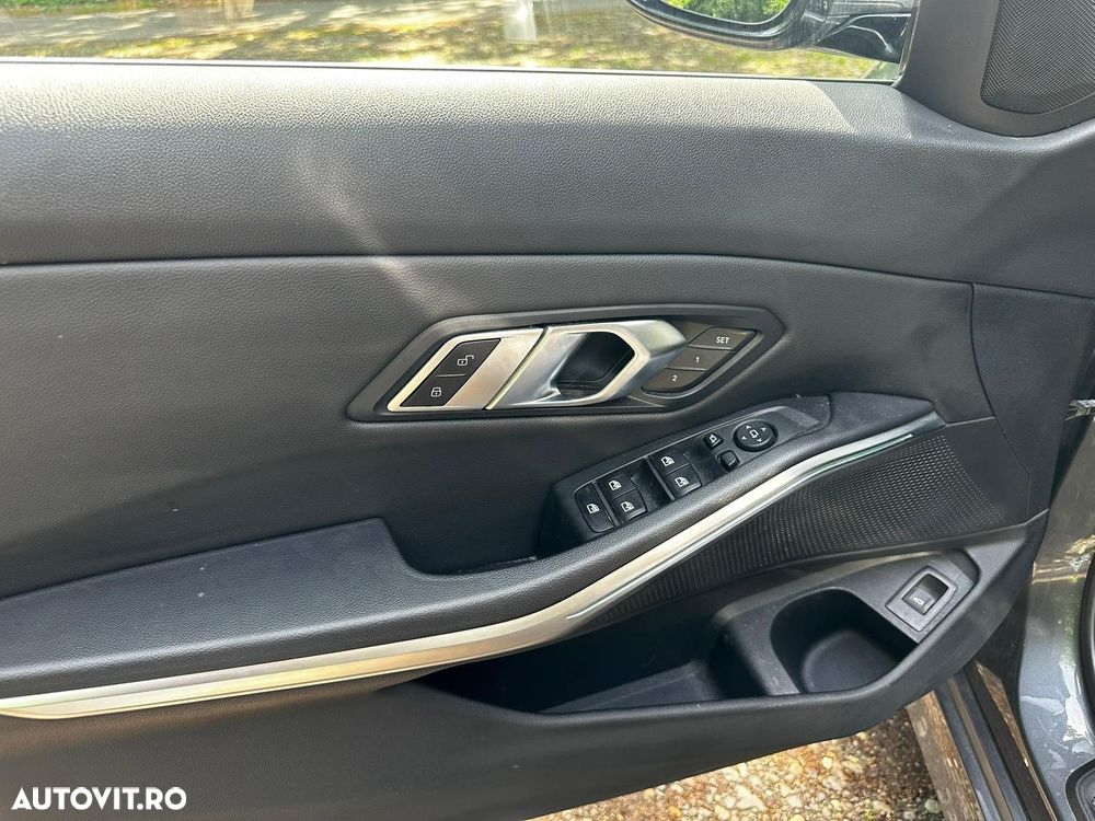 BMW Seria 3 320d Sport-Aut. - 12