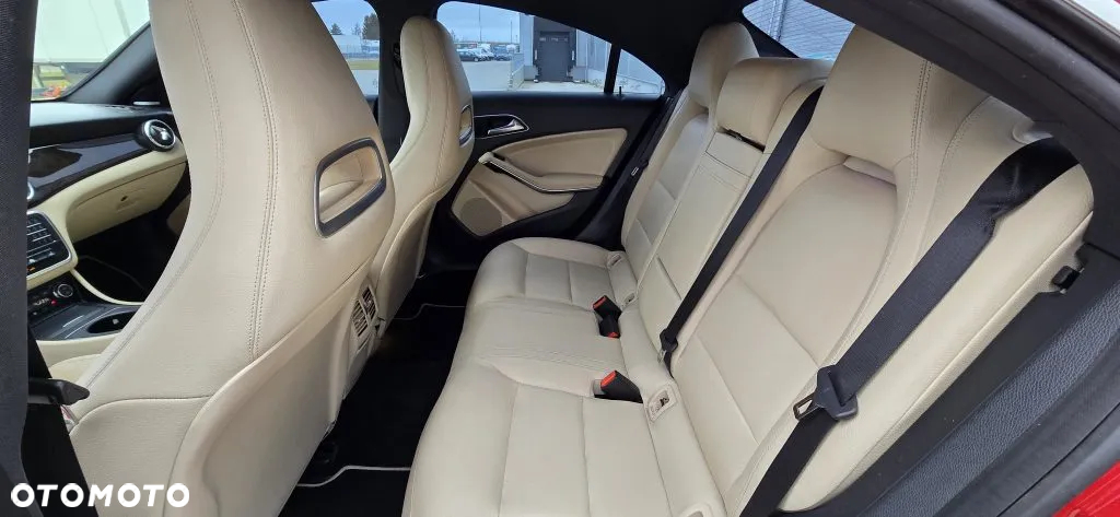 Mercedes-Benz CLA 250 4Matic 7G-DCT UrbanStyle Edition - 10