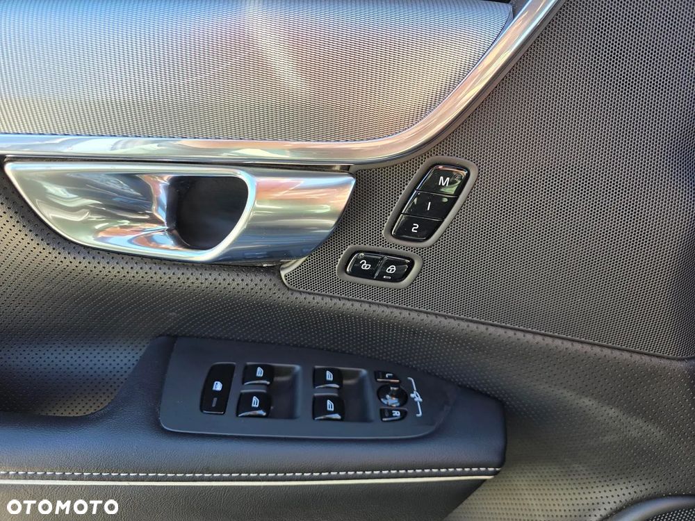 Volvo V90 D4 Geartronic R Design - 27