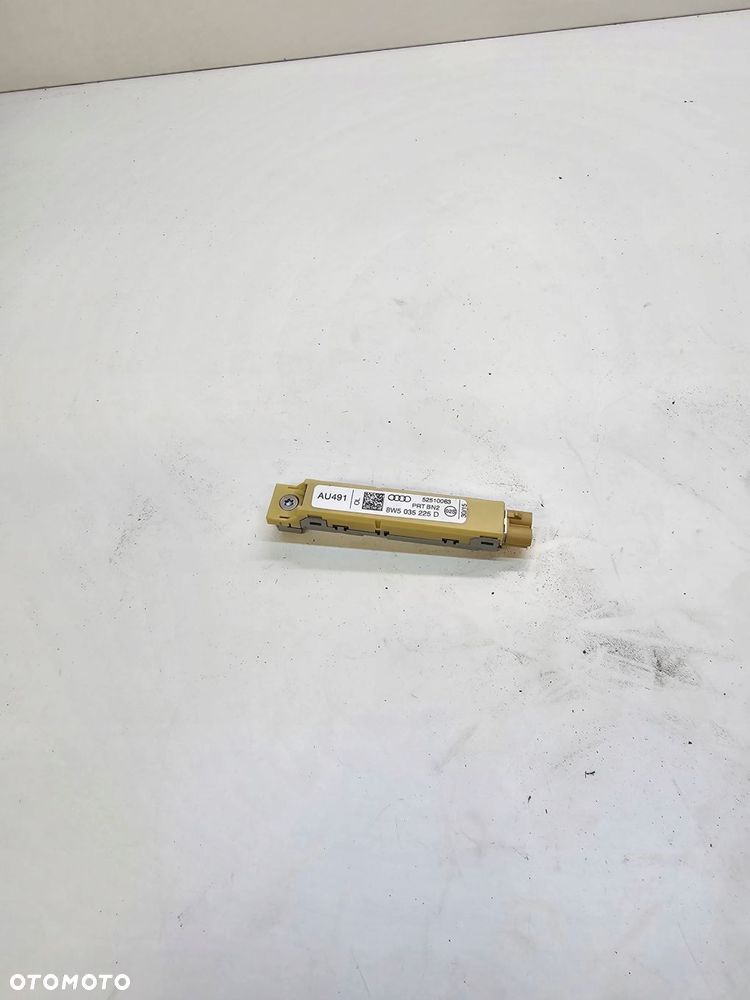 WZMACNIACZ ANTENOWY AUDI A4 B9 A5 F5 8W5035225D - 1