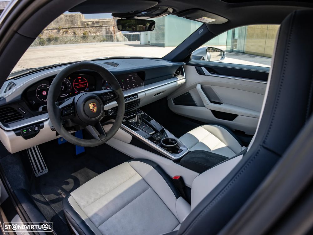 Porsche 911 (992) Carrera - 26