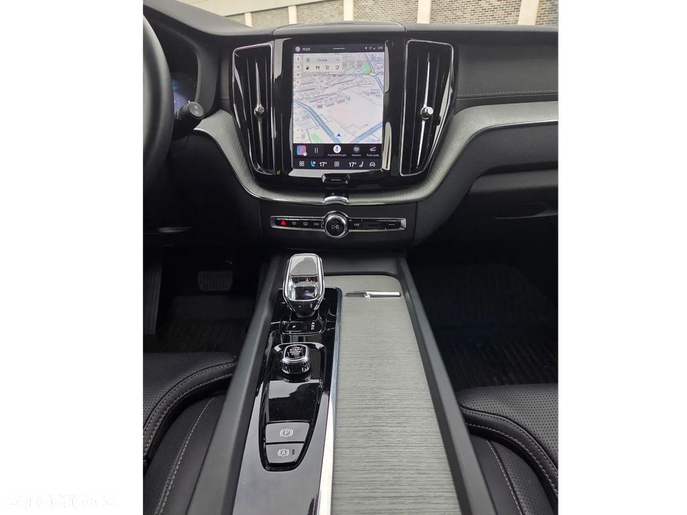 Volvo XC 60 B5 B AWD Ultra Dark - 18