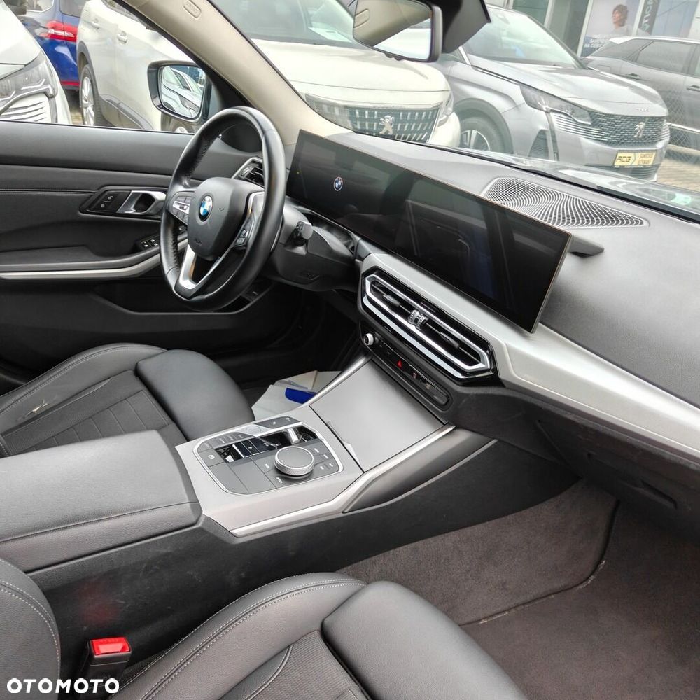 BMW Seria 3 320d xDrive mHEV - 10