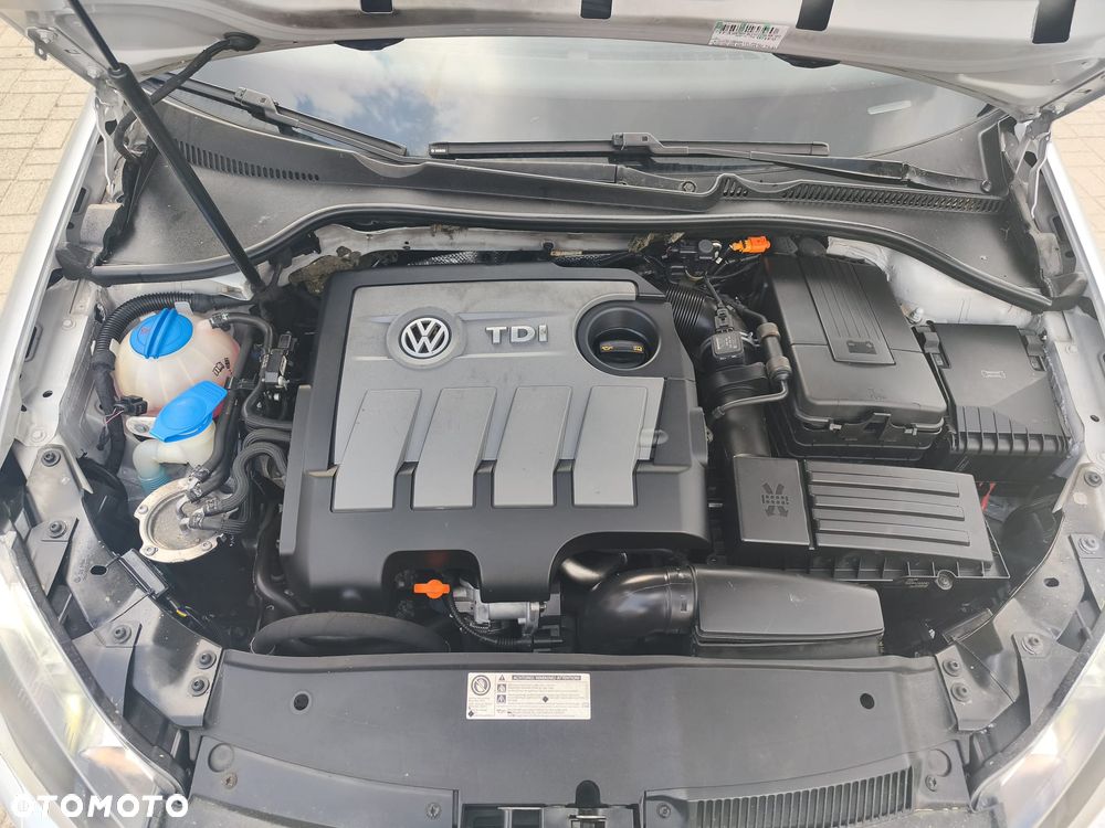 Volkswagen Golf 1.6 TDI DPF Highline - 17