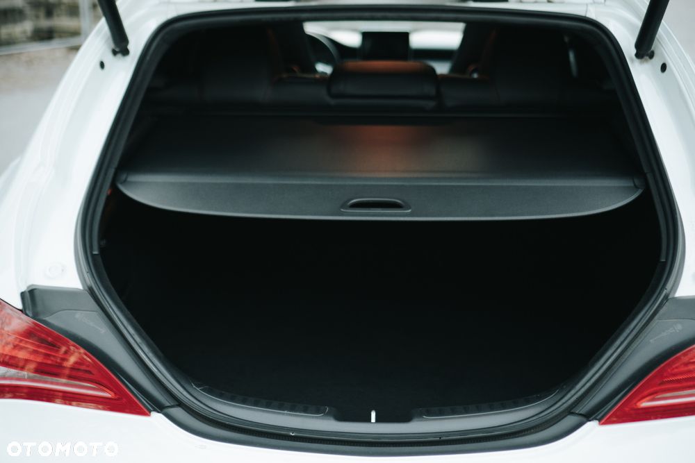 Mercedes-Benz CLA 200 7G-DCT AMG Line - 26