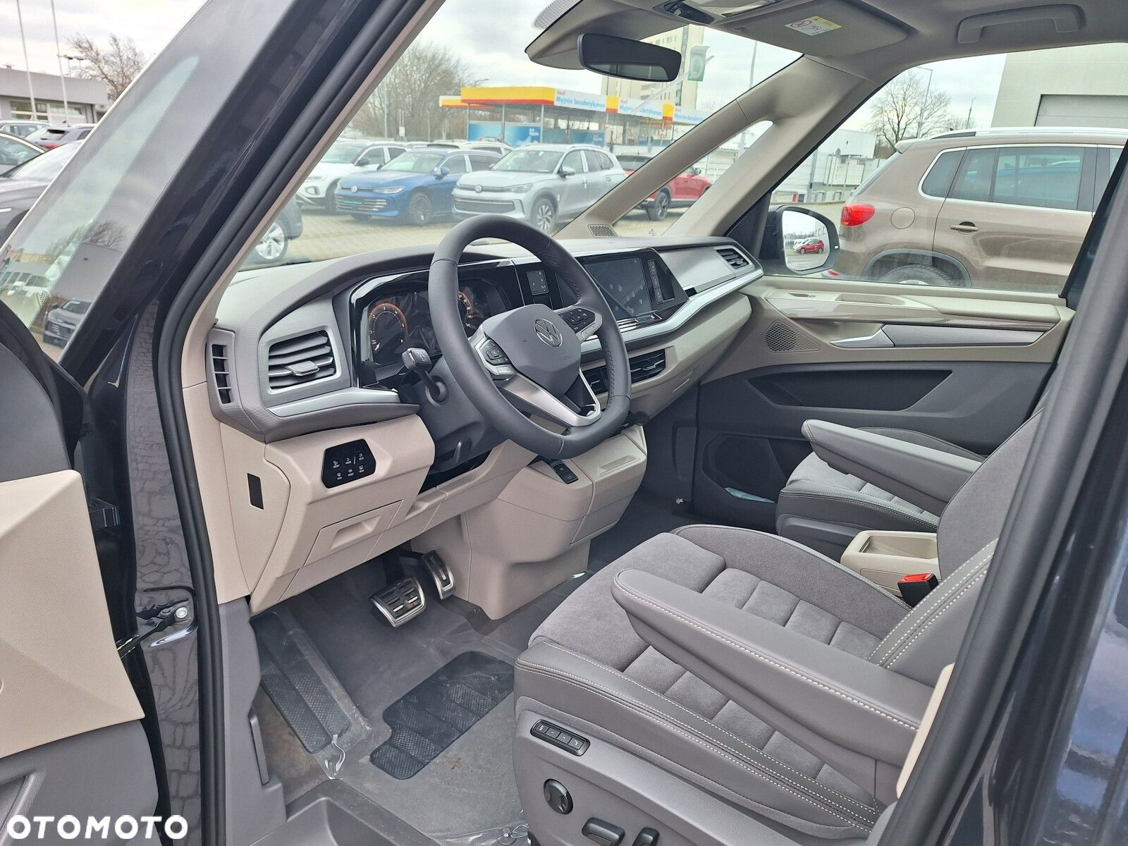 Volkswagen Multivan - 13