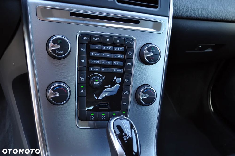 Volvo XC 60 D3 Drive-E Momentum - 25