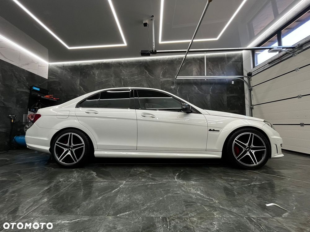 Mercedes-Benz Klasa C 63 AMG 7G-TRONIC SPORT EDITION - 22