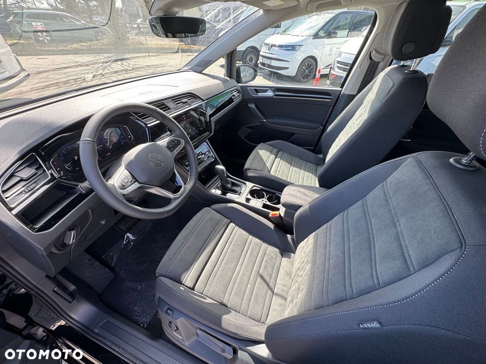 Volkswagen Touran - 18